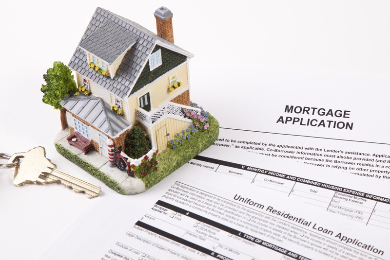 4 Things Lenders Consider When Looking At Your Application - Source Mortgage Centre - Mortgage Brokers Alberta - Featured Image